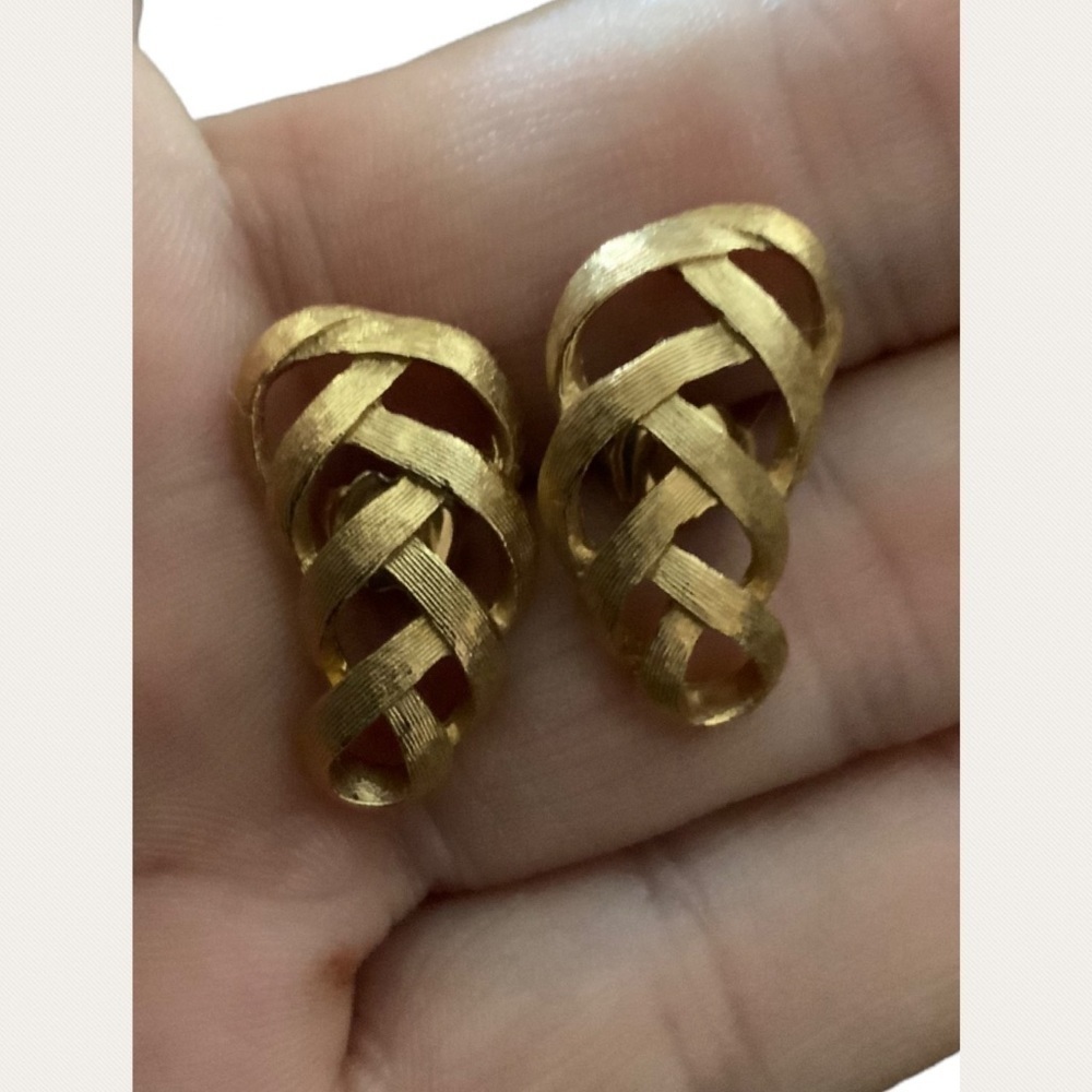 Avon Gold Woven 1” Post Pierced Earrings In Box